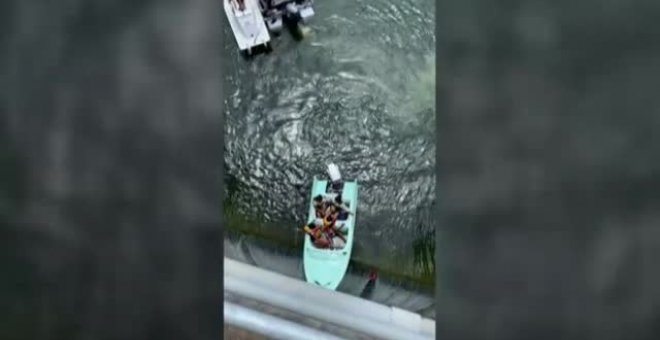 Impresionante rescate de un bote al borde de una presa en Austin