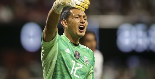 La selección de fútbol de México, sancionada con dos partidos a puerta cerrada por cánticos homófobos del público