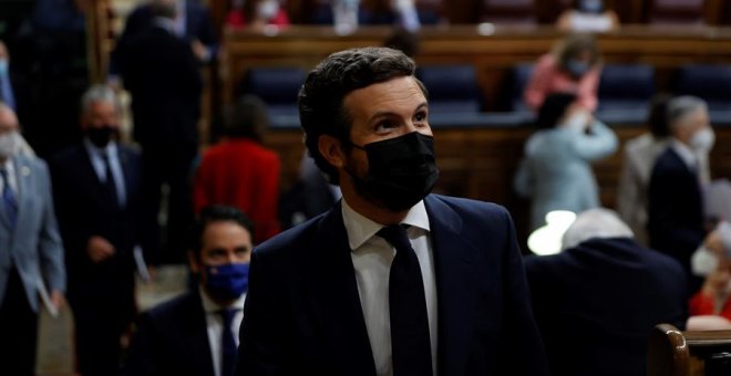 Casado compite con Abascal en el tono duro contra Sánchez y Vox presiona al PP a que presente una moción de censura