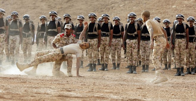 Otras miradas - Una Torre Eiffel (de armas) en Arabia Saudí