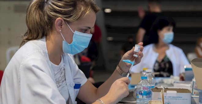 El caos de Madrid con la vacunación: retrasa segundas dosis pese a saber que en julio llegarían menos vacunas de Pfizer