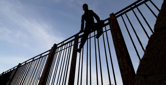 Marruecos aborta un intento de acceso de 150 personas por la valla de Melilla