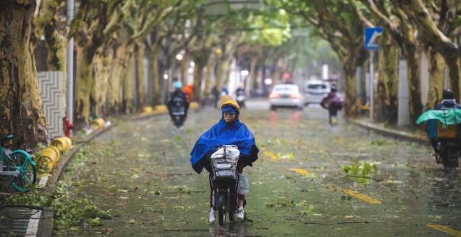 El tifón In-Fa paraliza el este de China y obliga a la evacuación de 100.000 personas