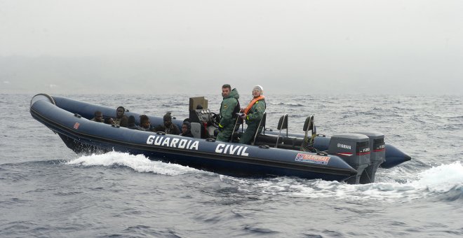 Detenido el patrón de un barco recreativo con 15 migrantes a bordo en Ceuta