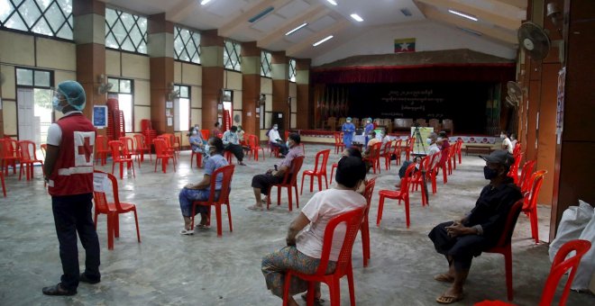 La covid-19, descontrolada en Myanmar seis meses después del golpe de Estado