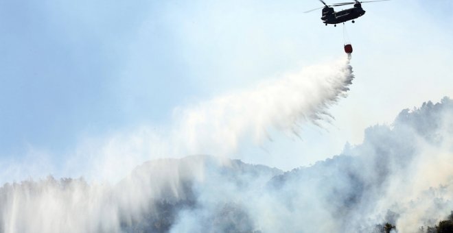 Reducen varios incendios en Grecia pero el fuego sigue arrasando la isla de Eubea