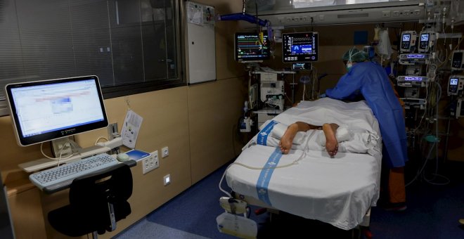 La intubación y mortalidad se reduce en los pacientes colocados boca abajo