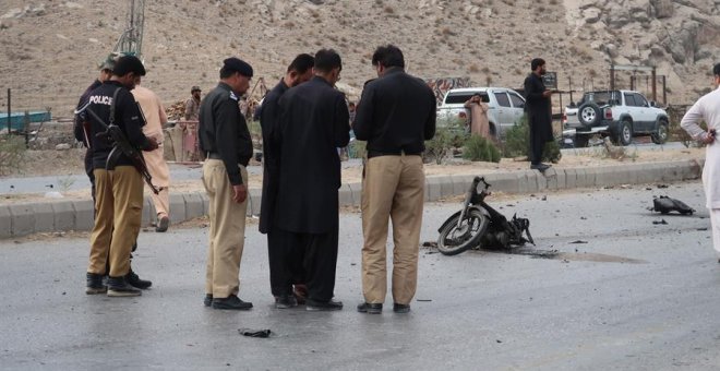 Un atentado de los talibanes en Pakistán y otro del Estado Islámico en Irak dejan al menos 15 muertos