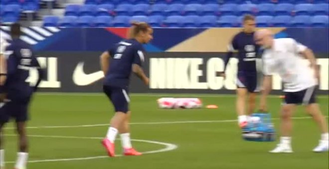 Francia se entrena con la vista puesta en el partido de mañana ante Finlandia