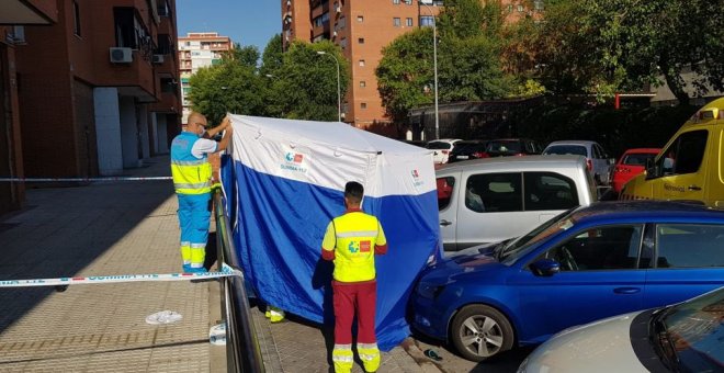 Muere una mujer tras caer de un quinto piso mientras limpiaba los cristales