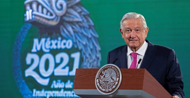 El presidente de México critica que los dirigentes españoles sean "titubeantes" ante Vox, el "retoño del franquismo"