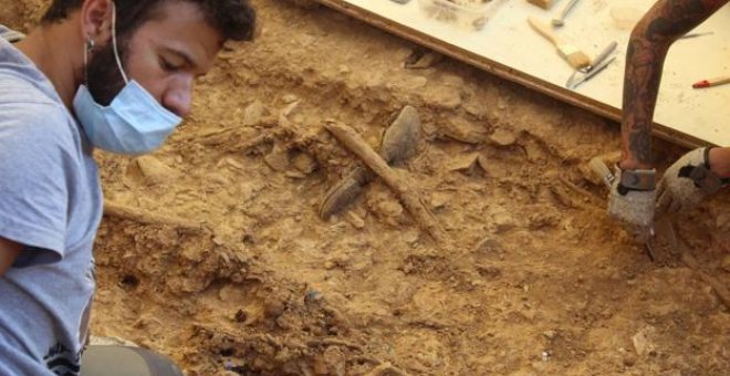 Hallados los restos de tres víctimas de la represión franquista en una fosa de Badajoz