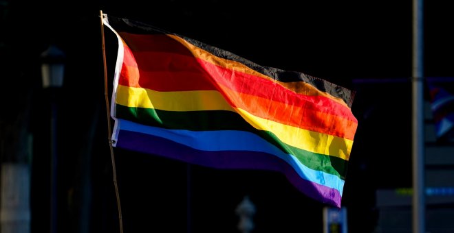 Los Mossos investigan una paliza homófoba de cinco encapuchados a dos chicos en Barcelona