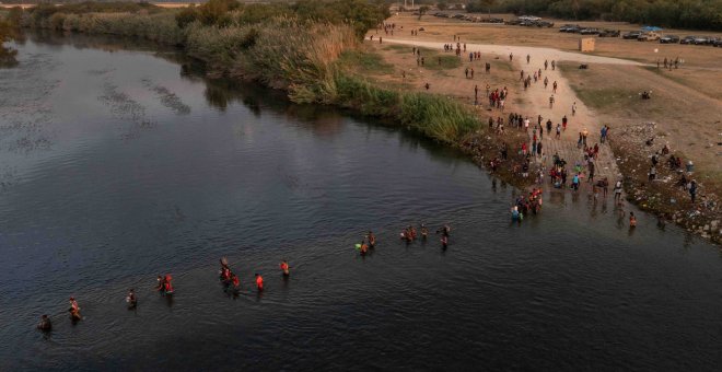 Miles de migrantes haitianos huyen del estado mexicano de Chiapas por peligrosas rutas