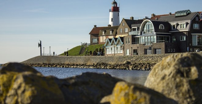 Urk, el pueblo holandés en el que confían en que el coronavirus se cura yendo a misa y comiendo pescado