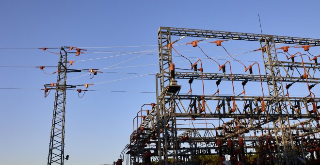 El precio de la luz registra otra marca histórica este jueves y aumenta hasta los 383 euros/MWh