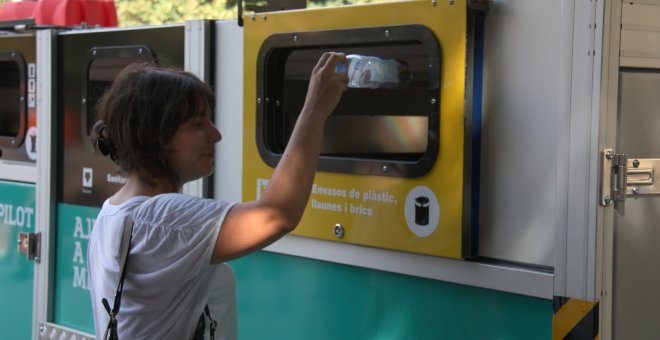 Barcelona ajorna l'aplicació del porta a porta a Sant Andreu per canviar el model