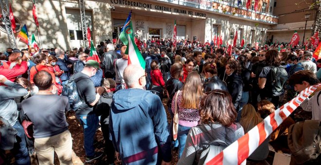 Crece la presión en Italia para disolver un grupo neofascista tras los disturbios del fin de semana