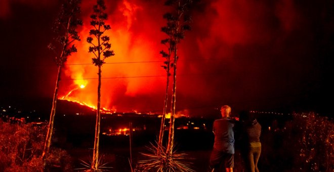 La lava obliga a nuevas evacuaciones, pero su avance se ralentiza