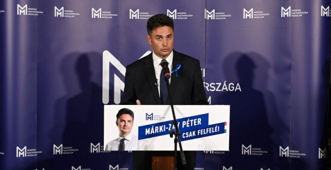 La oposición húngara apuesta por un candidato que afirma que su política la guía Dios para vencer a Orbán