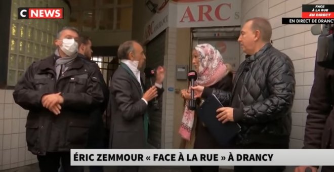 Una mujer se quita el pañuelo ante el ultraderechista Éric Zemmour: "Yo elijo ponérmelo y yo elijo quitármelo"
