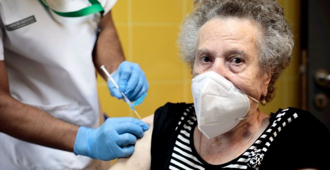 La vacunación simultánea contra la gripe y la covid no presenta "ningún problema ni riesgo"
