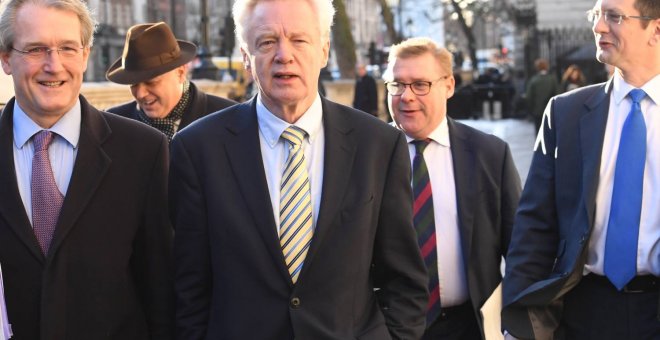 Un diputado británico dimite por un escándalo de corrupción que salpica al Gobierno de Boris Johnson