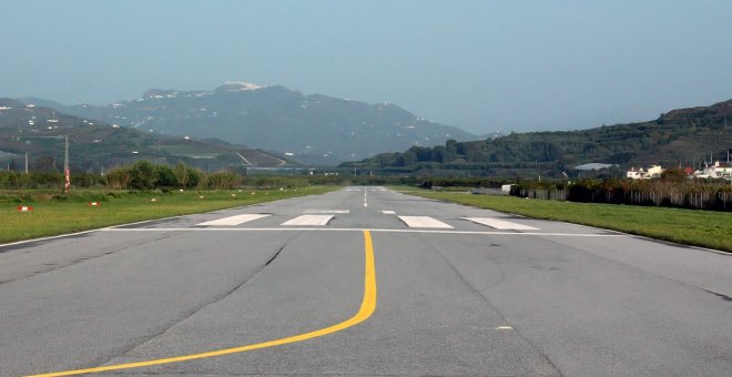 Muere una persona y otra resulta herida en un accidente de avioneta junto al aeródromo de Vélez-Málaga