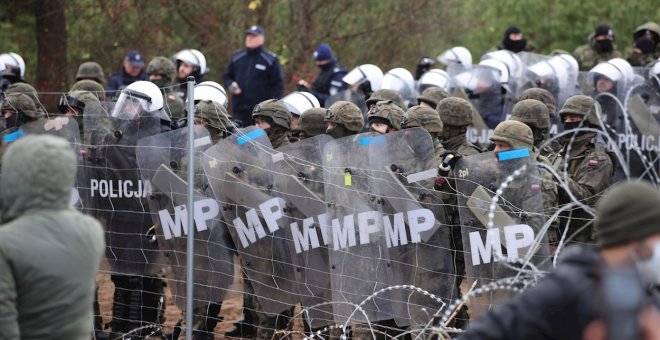 Polonia refuerza su frontera con Bielorrusia ante la llegada masiva de migrantes