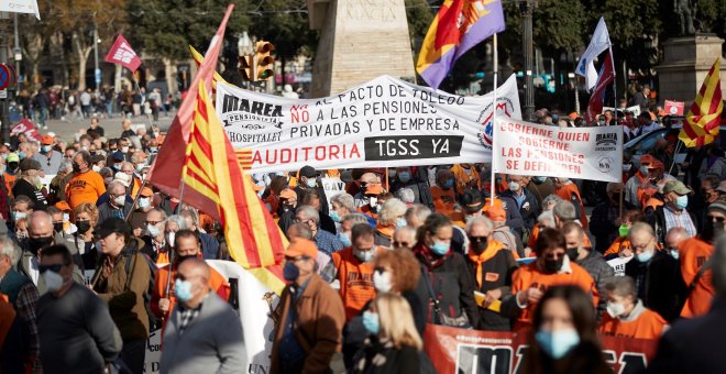 Mig miler de persones es manifesten a Barcelona per unes pensions publiques i sense retallades