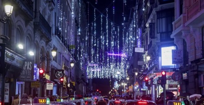 Almeida gasta 3,6 millones en luces de Navidad para iluminar apenas el 2% de las calles de Madrid