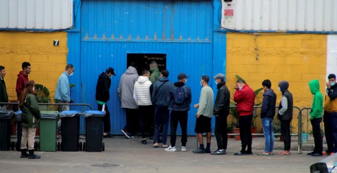 Cerca de 1.000 marroquíes siguen en Ceuta seis meses después de la crisis con Rabat