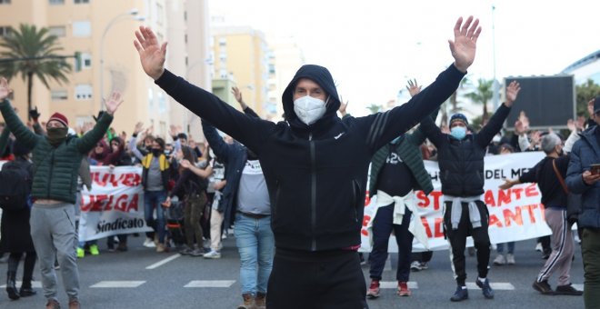 Los trabajadores del metal nunca caminarán solos: Cádiz se vuelca con los huelguistas, un sector clave para la Bahía