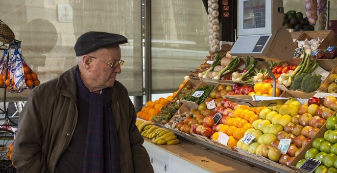 Los recortes de Rajoy y la inflación dejan jubilados más pobres tras la década turbulenta de las pensiones