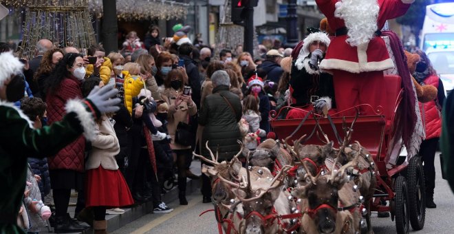 Una cabalgata de Mamás Noel por la igualdad inunda las calles de la localidad granadina de Otura