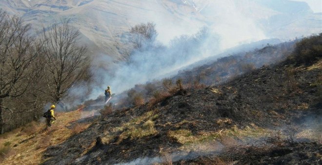 Registrados dos incendios forestales en Sel de la Peña y Celis, este aún activo