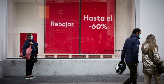 Consumo recuerda que los derechos del consumidor se mantienen en rebajas