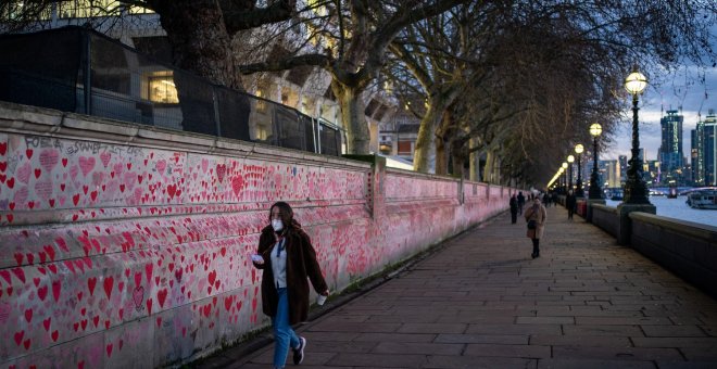 Los militares refuerzan los hospitales de Londres ante las bajas de personal sanitario por la covid