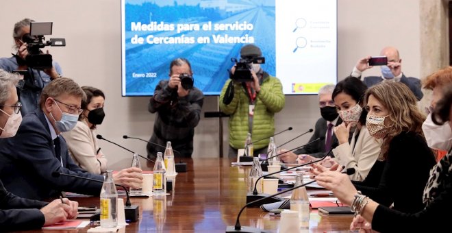 Los valencianos ensayan nuevas formas de protesta ante los constantes retrasos de los Cercanías