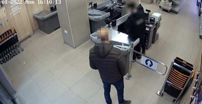 Un mosso de paisano reduce a un ladrón en un supermercado de Mataró