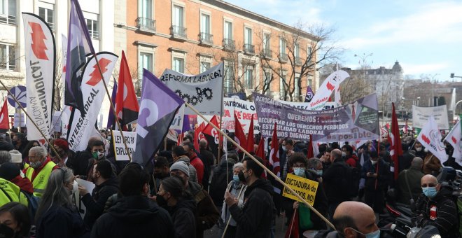 Anticapitalistas y CGT se concentran en las puertas del Congreso contra la nueva reforma laboral