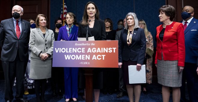 Angelina Jolie alza la voz por las víctimas de violencia machista en el Senado de EEUU
