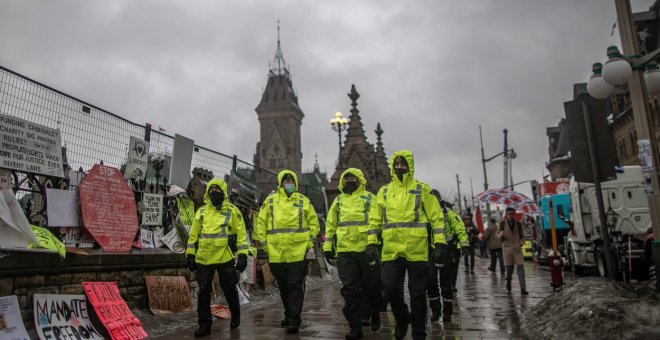 La Policía empieza a detener a los manifestantes antivacunas que bloquean el centro de Ottawa