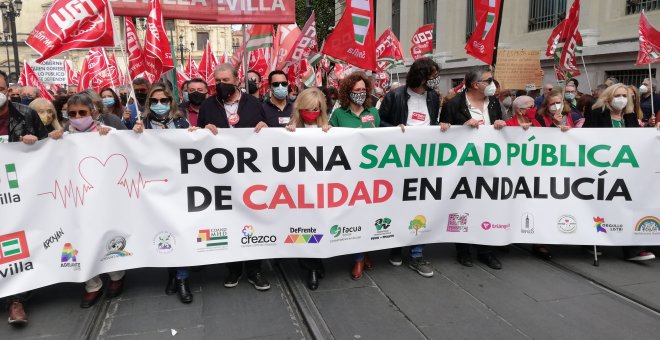 Cerca de 80.000 personas, según los sindicatos, se manifiestan para exigir una "sanidad pública de calidad" en Andalucía