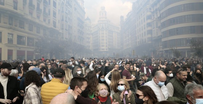 La primera mascletà inaugura la vuelta de las Fallas en la pandemia