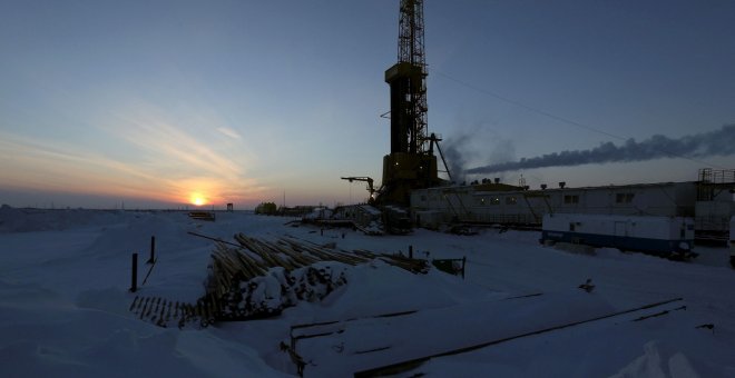 La escalada del petróleo por la guerra de Ucrania enciende las alarmas por una nueva recesión mundial