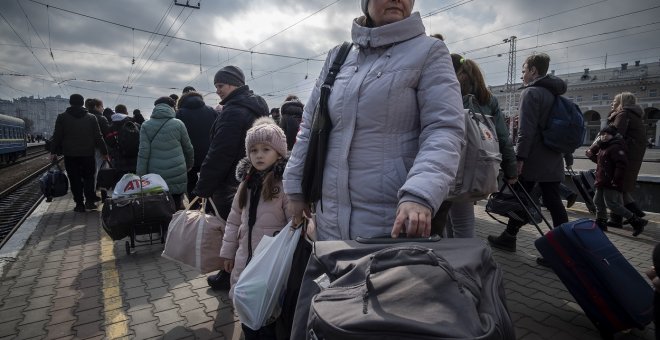 El imparable éxodo de los habitantes de Odesa ante el acecho de las tropas y los buques rusos