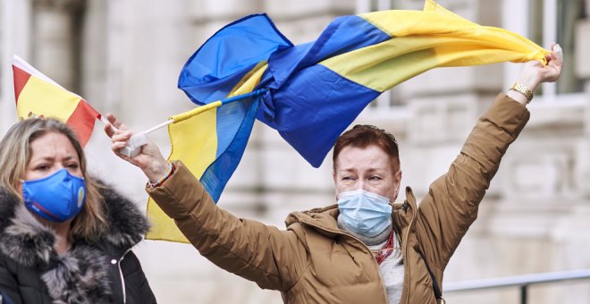El móvil para la acoger ucranianos recibe 70 llamadas y 10 WhatsApp el primer día