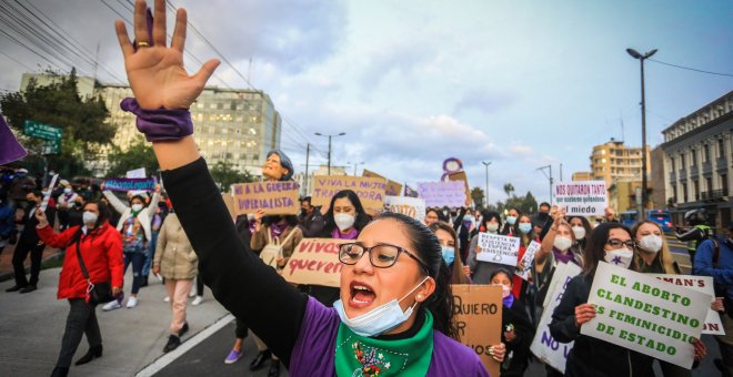 El presidente de Ecuador intenta vetar la ley que regula el acceso al aborto por violación