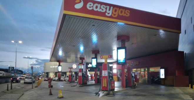 La gasolinera de Parayas, cerrada por falta de combustible